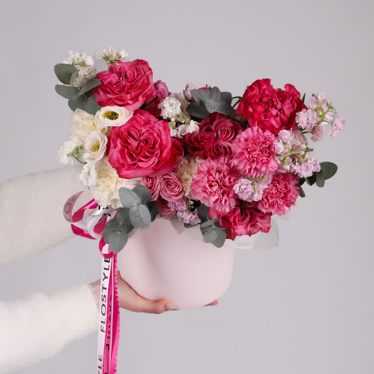 shlyapnaya korobka s cvetami 617